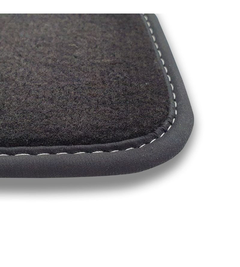 Tapis Sur Mesure Carat  Avants + coffre Surpiqûre Grise