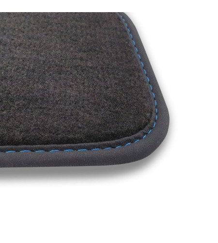 Tapis Sur Mesure Carat  Avants + coffre Surpiqûre Bleue